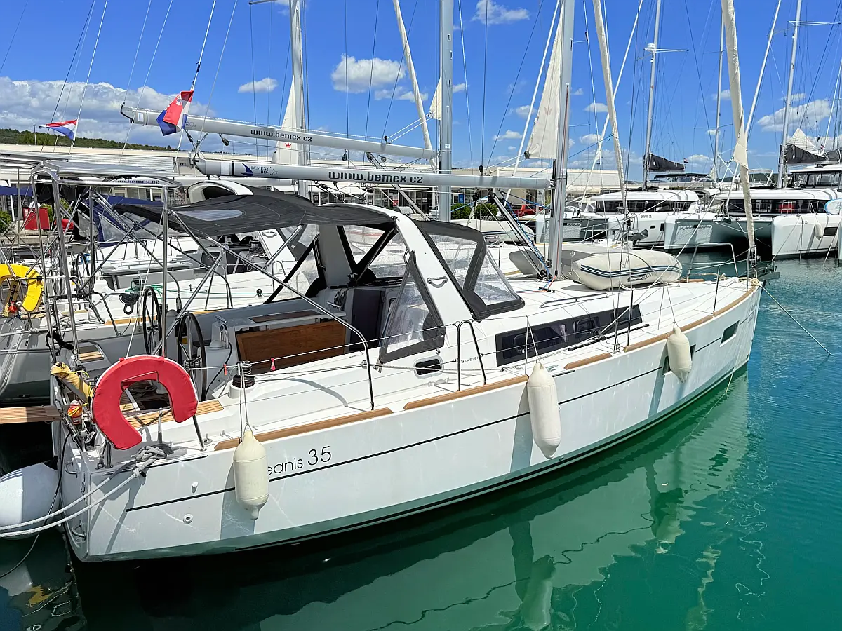Oceanis 35