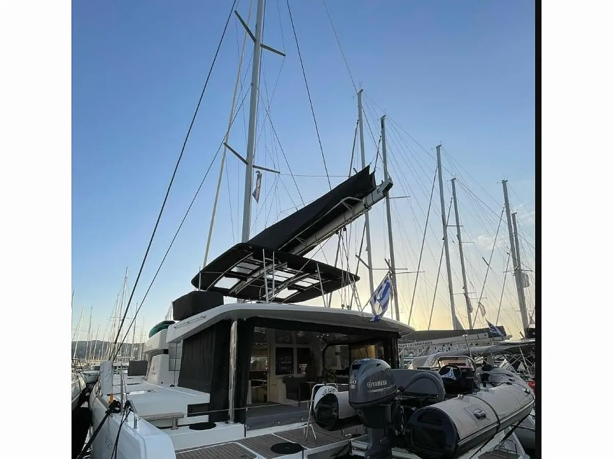 Lagoon 52